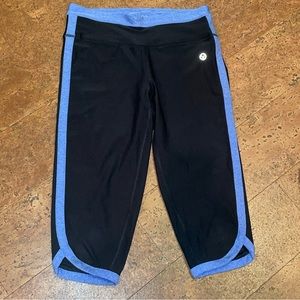 VOGO Athletica Women’s Size XS Blue And Black 3/4 Length Leggings